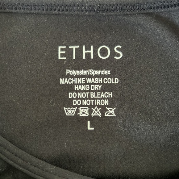 Basic Cropped Tee - Mamba - Picture 3 of 3